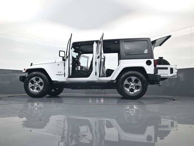 Used 2016 White Jeep Sahara image 34