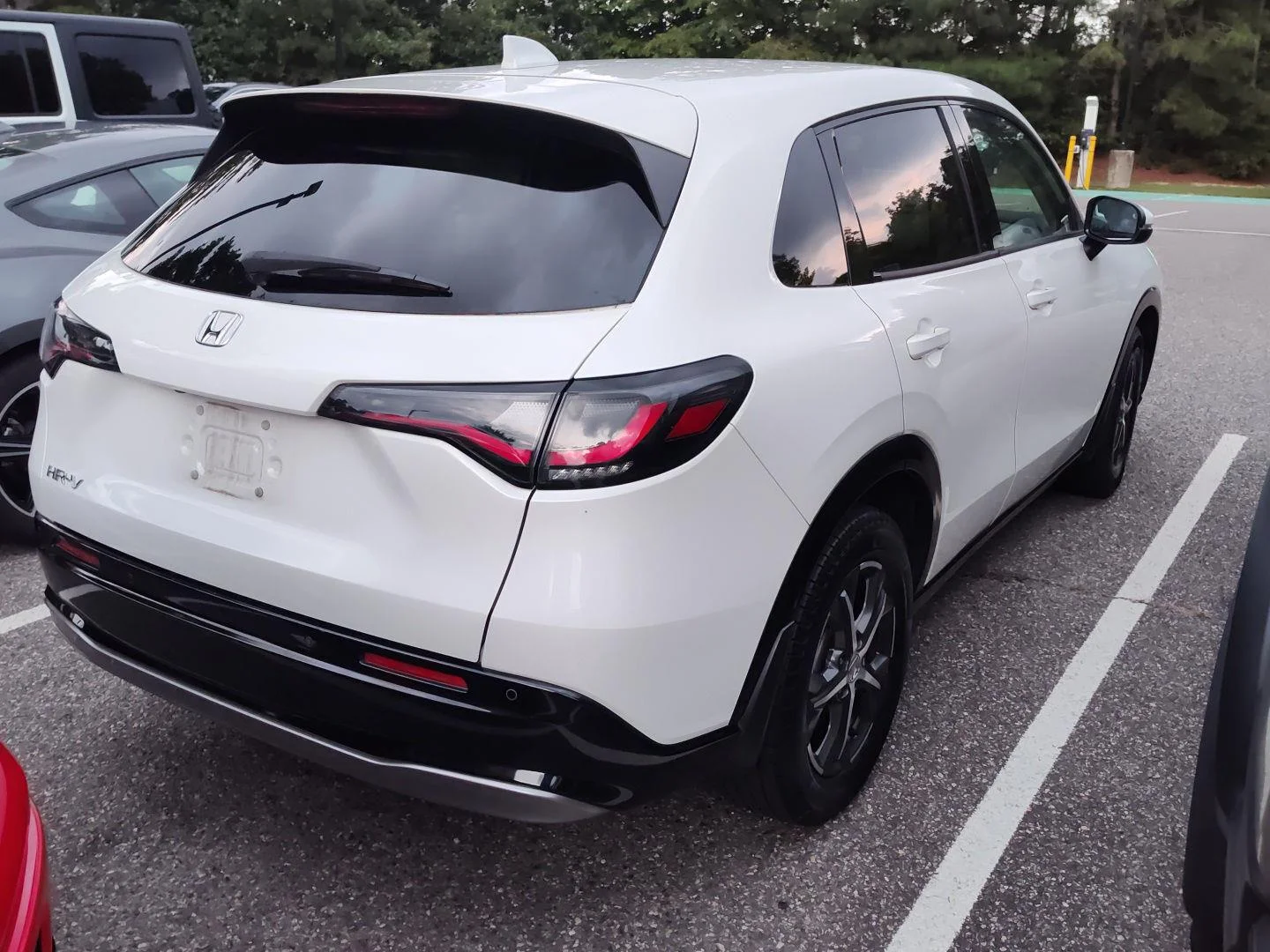 Used 2024 Platinum White Pearl Honda EX-L image 4
