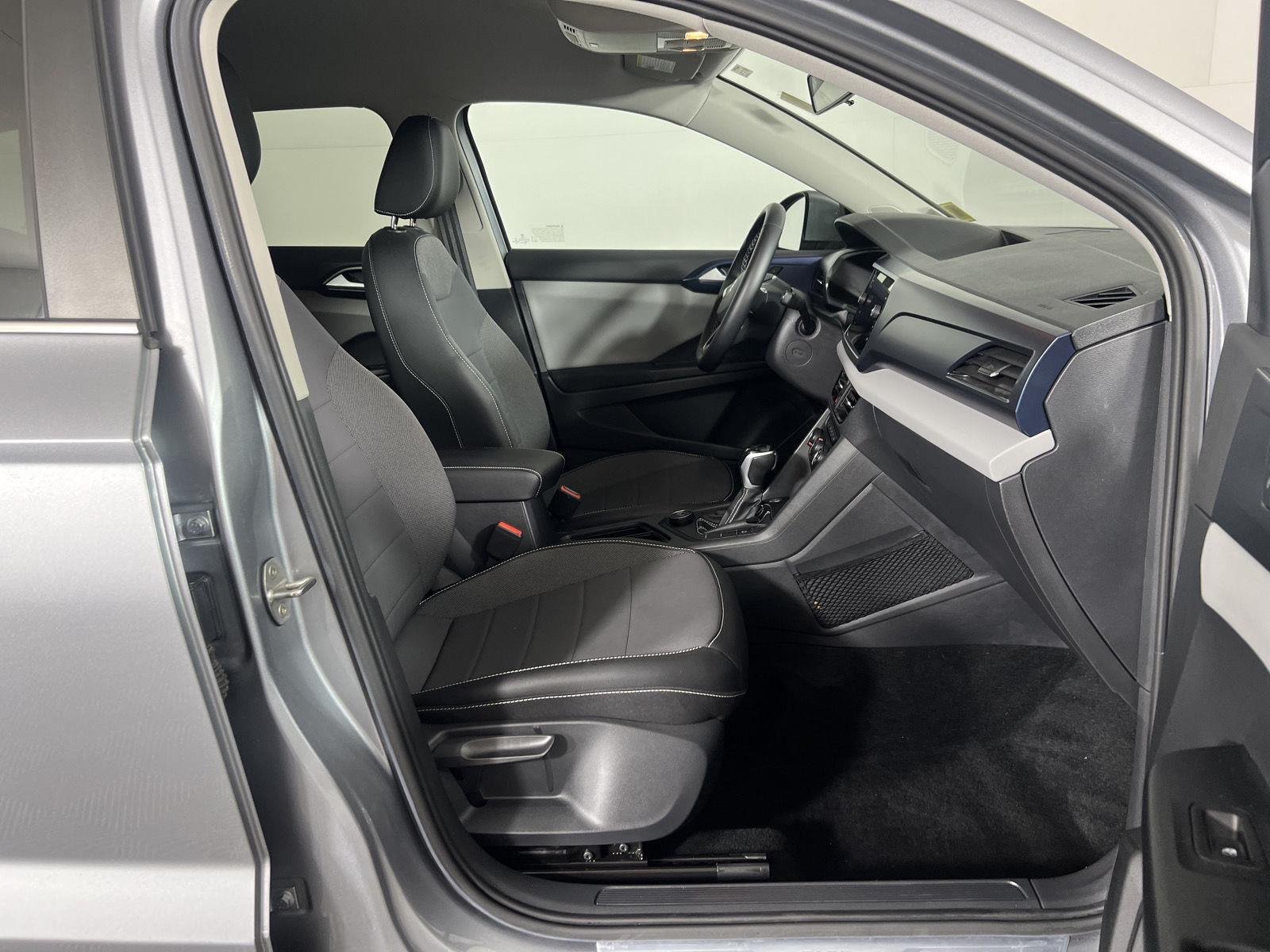 Used 2022 Pyrite Silver Metallic Volkswagen SE image 5