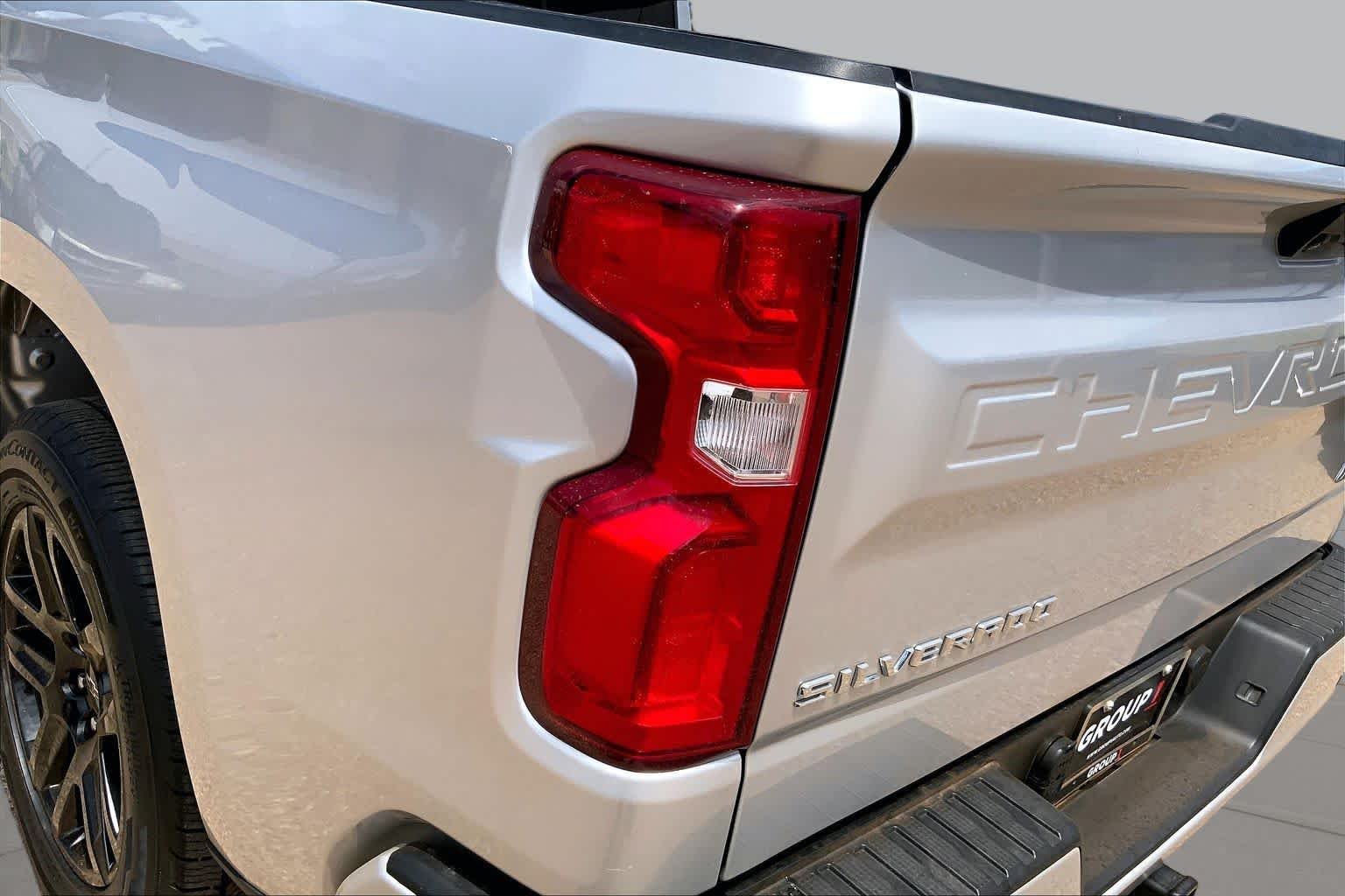 Used 2022 Silver Ice Metallic Chevrolet RST image 29