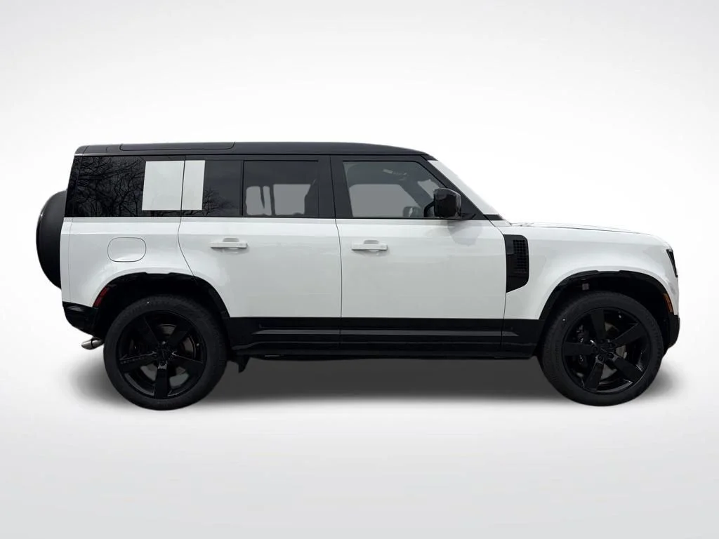 New 2026 Fuji White Land Rover V8 image 4