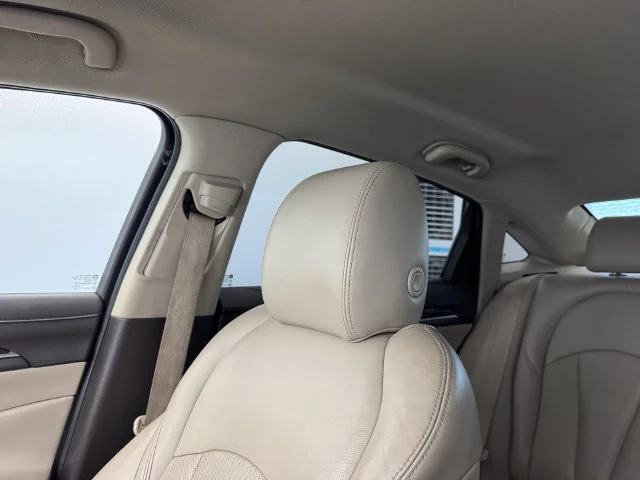 Used 2017 Pepperdust Metallic Buick Essence image 37