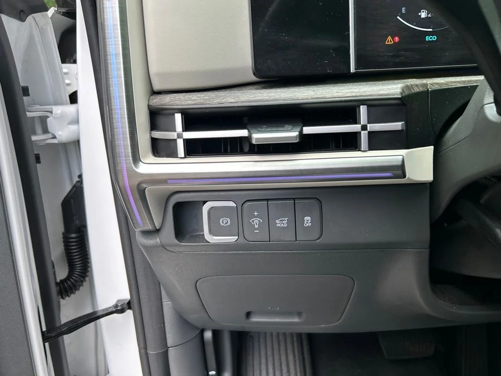 Used 2026 White Hyundai Calligraphy image 25