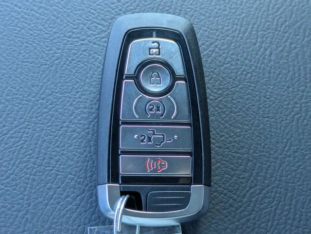 New 2026 Agate Black Metallic Ford F-250® Lariat® image 30