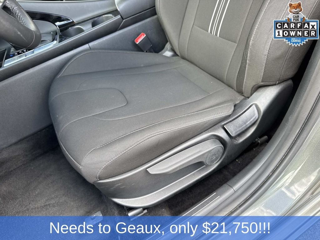 Used 2025 Gray Hyundai SEL Convenience image 35