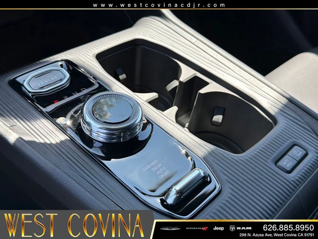 New 2026 Diamond Black Crystal Pearlcoat Jeep  image 26