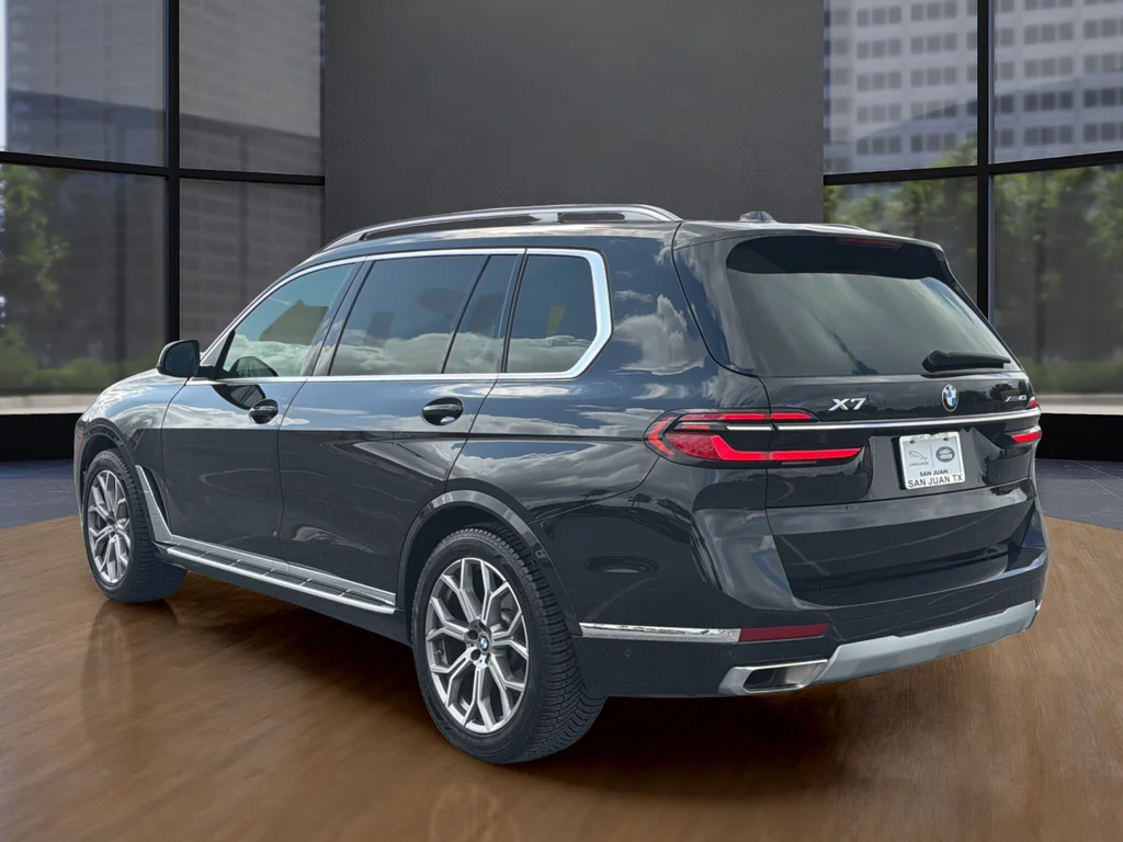 Used 2025 Black BMW xDrive40i image 15