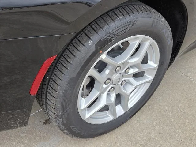 New 2026 Diamond Black Crystal Pearlcoat Dodge R/T image 5