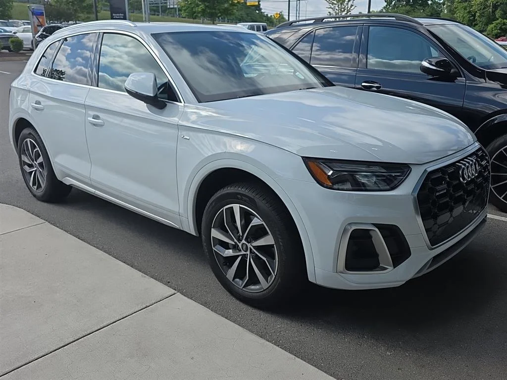 2023 Audi Q5 45 Premium's photo