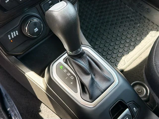Used 2023 Gray Jeep Latitude image 18