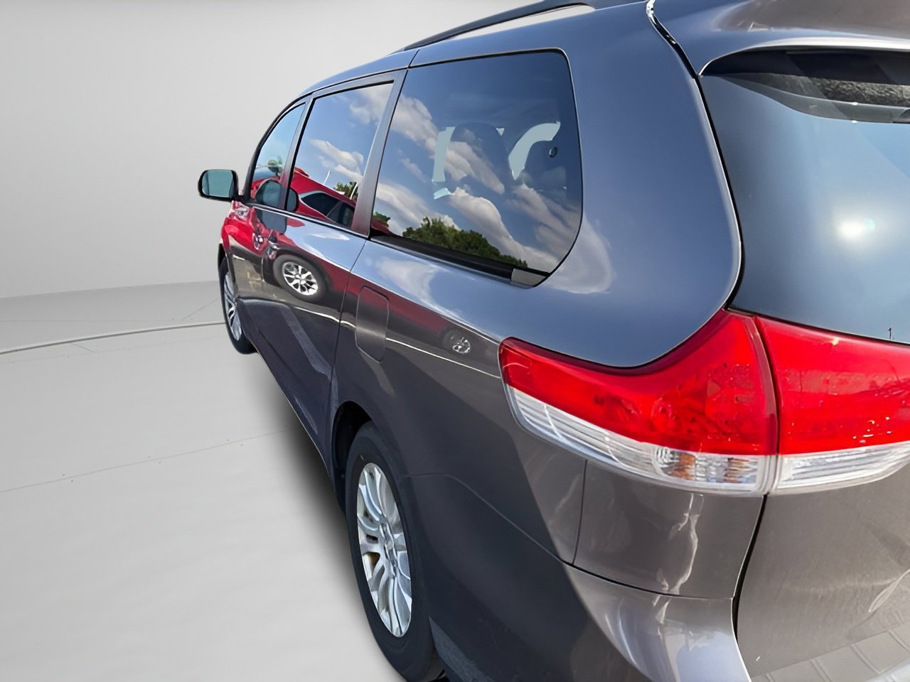 Used 2014 Predawn Gray Mica Toyota XLE image 6