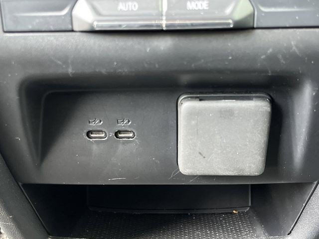 Used 2024 Summit White GMC AWD Elevation image 20