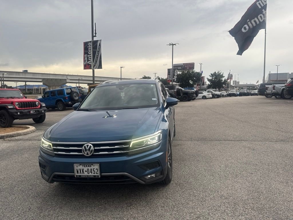 Used 2018 Blue Volkswagen 2.0T SEL Premium image 7