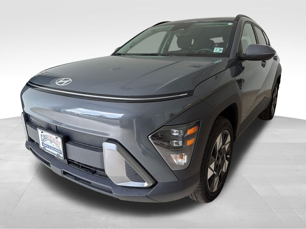 Used 2025 Gray Hyundai SEL image 4