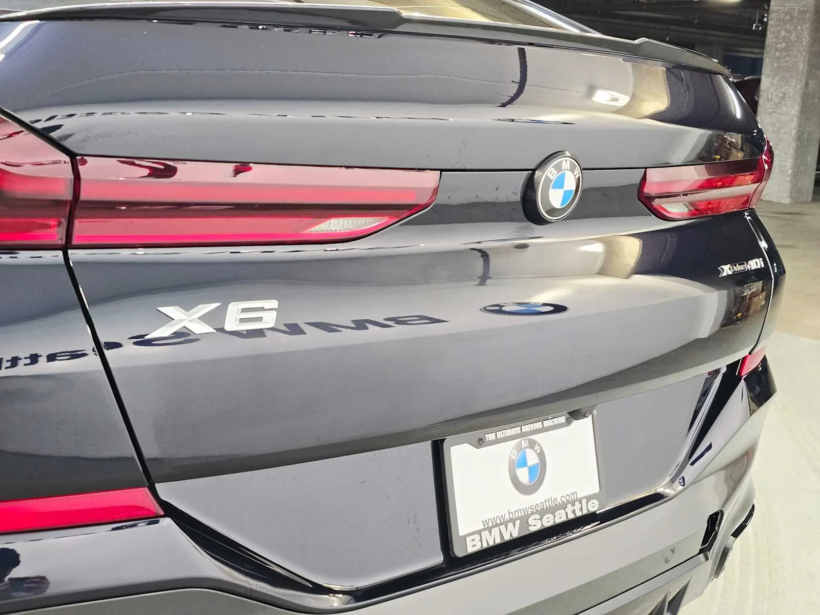 New 2026 Carbon Black Metallic BMW xDrive40i image 7