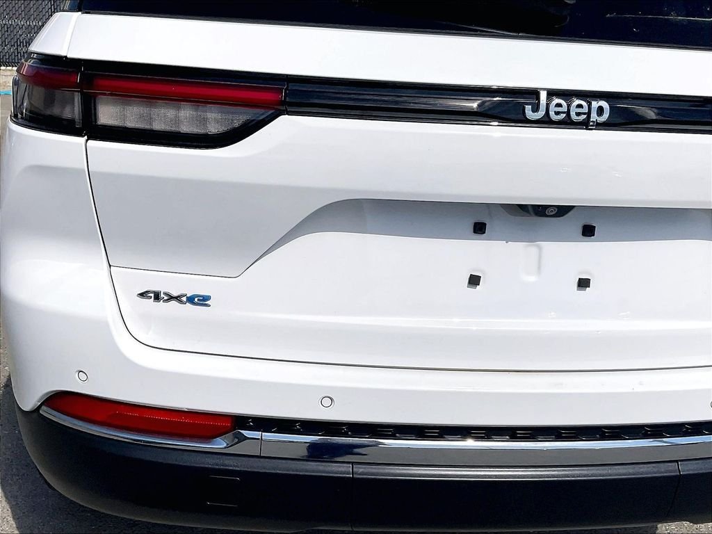 Used 2023 White Jeep 4xe image 29