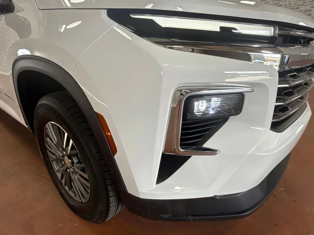 Used 2024 Summit White Chevrolet LT image 9