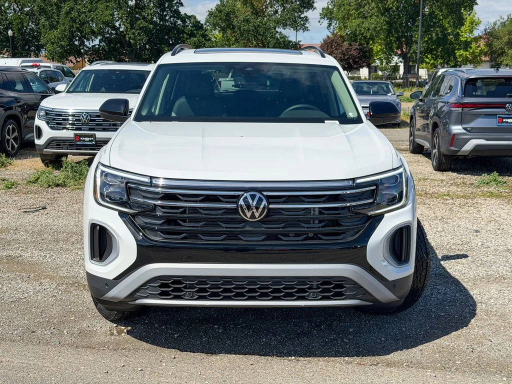 New 2026 Opal White Pearl Volkswagen 2.0T Peak Edition image 4