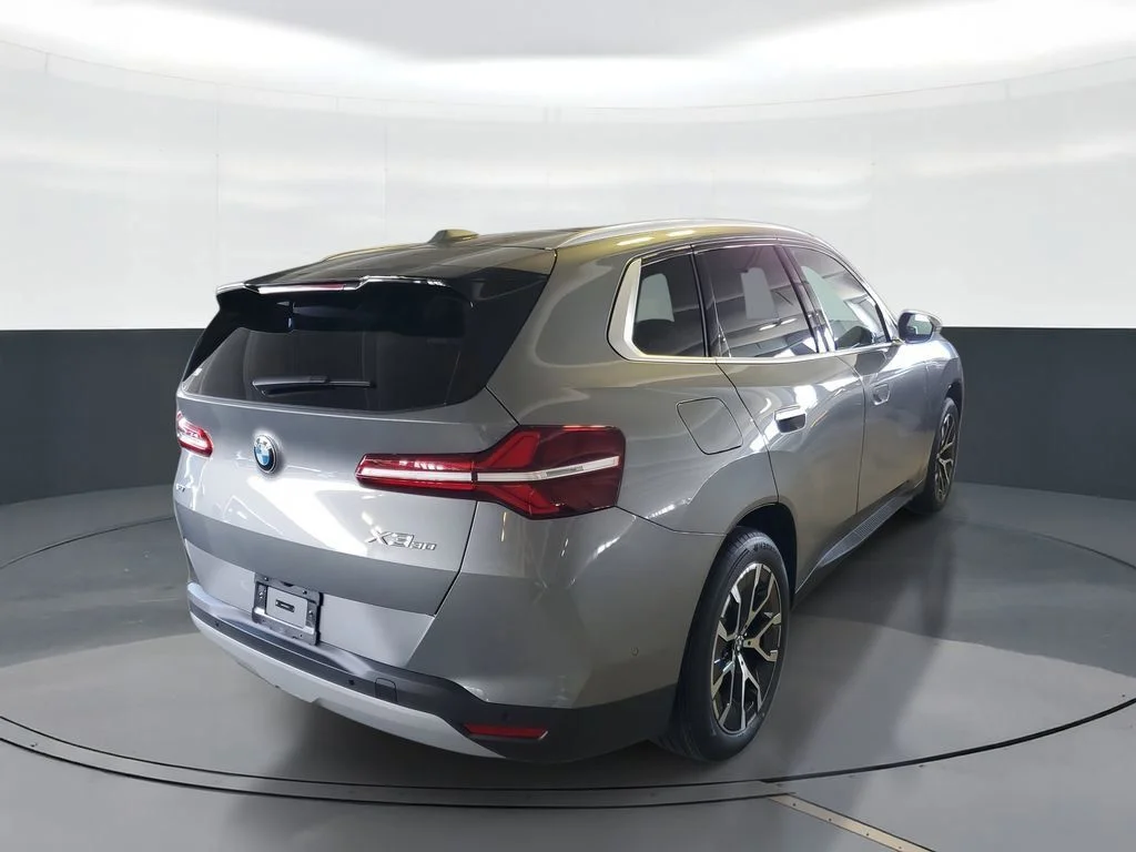 Used 2026 Skyscraper Grey Metallic BMW 30 xDrive image 3