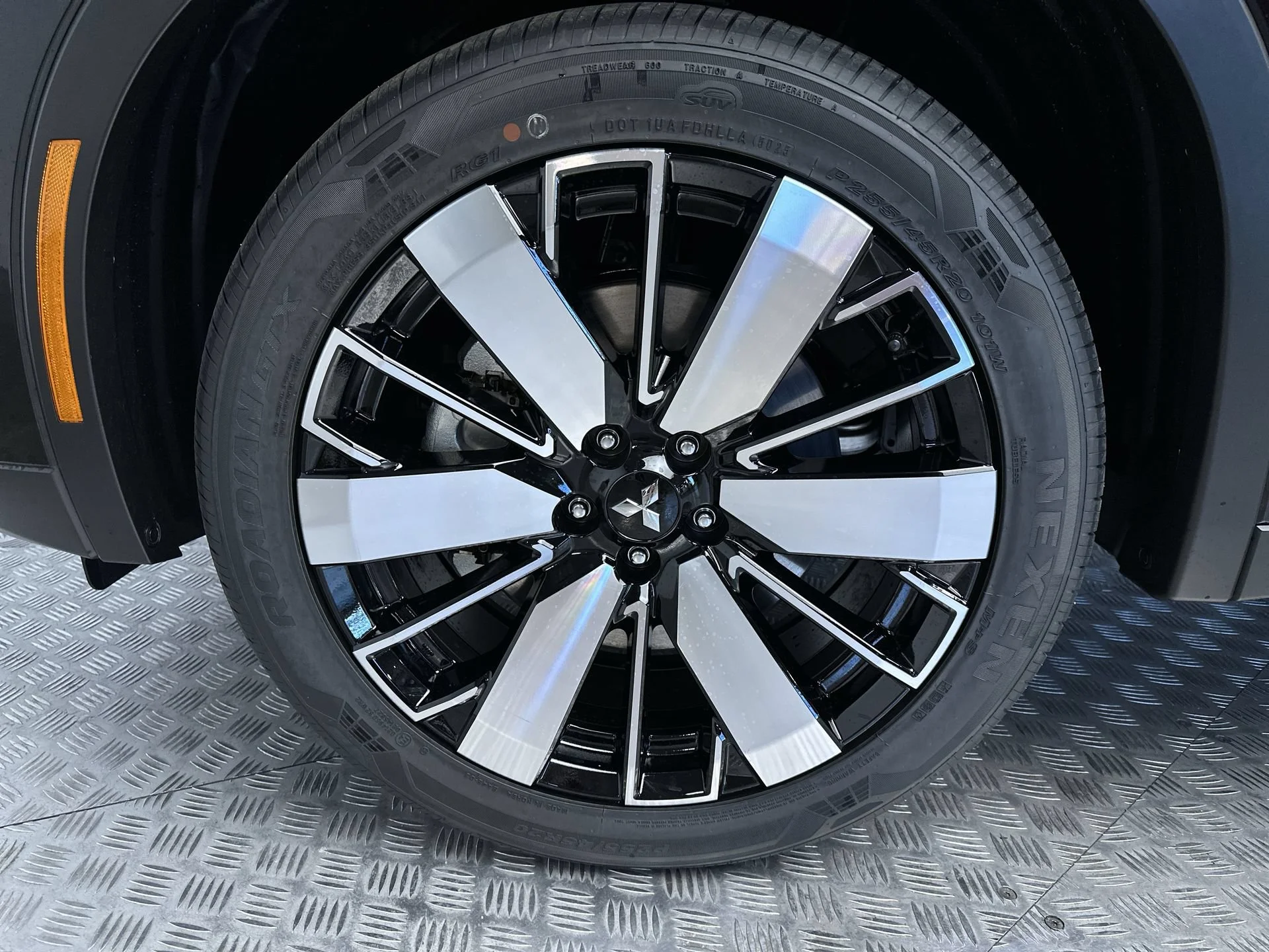 New 2026 Labrador Black Pearl Mitsubishi SE image 27