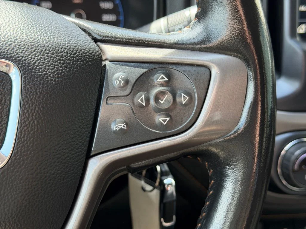 Used 2021 White GMC AT4 w/Leather image 18