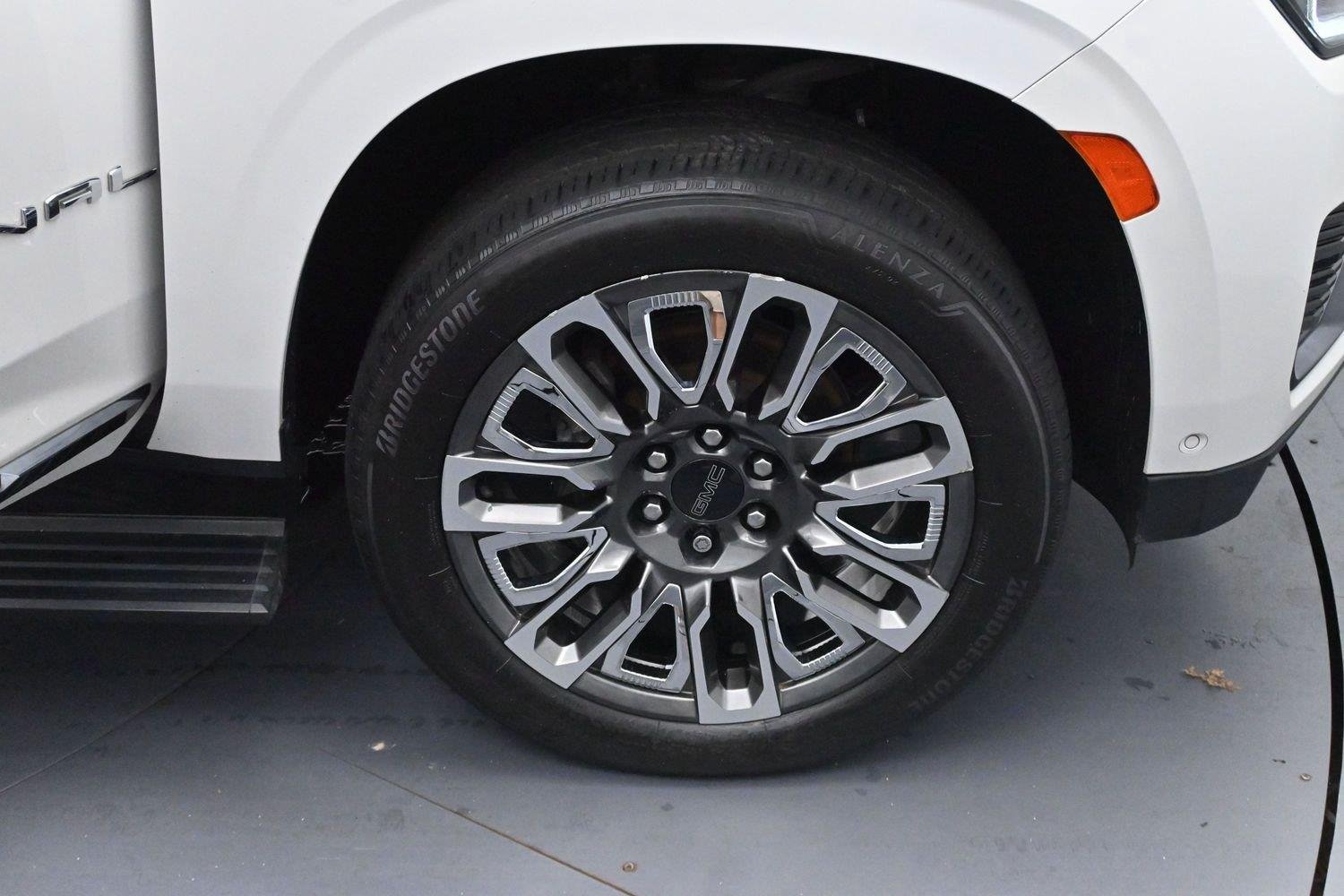 Used 2023 WHITE FROST TRICOAT GMC Denali Ultimate image 40