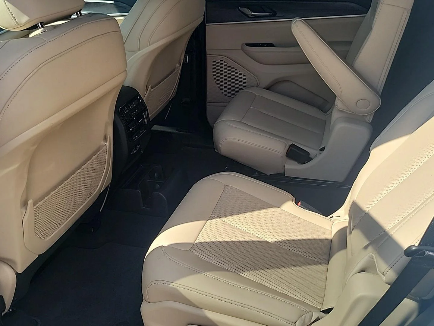 Used 2025 Bright White Clearcoat Jeep Limited image 15