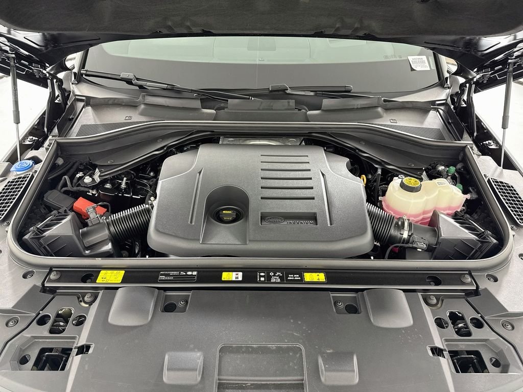 New 2026 Santorini Black Land Rover Dynamic SE image 29