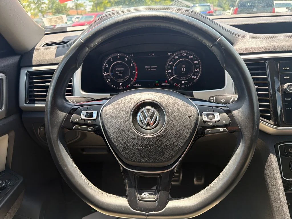 Used 2019  Volkswagen SEL Premium image 16
