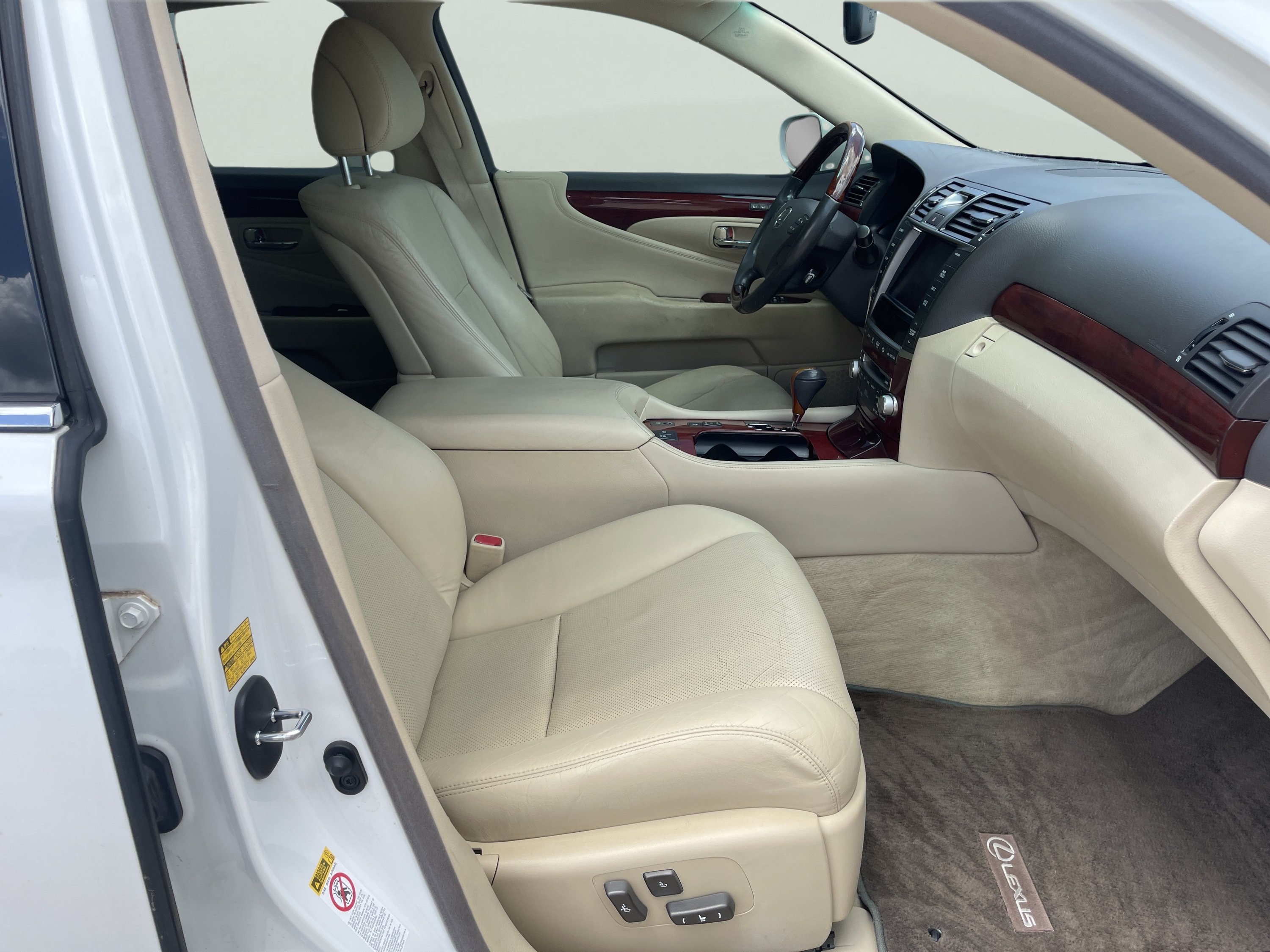 Used 2012 Starfire Pearl Lexus 4DR SDN RWD image 12