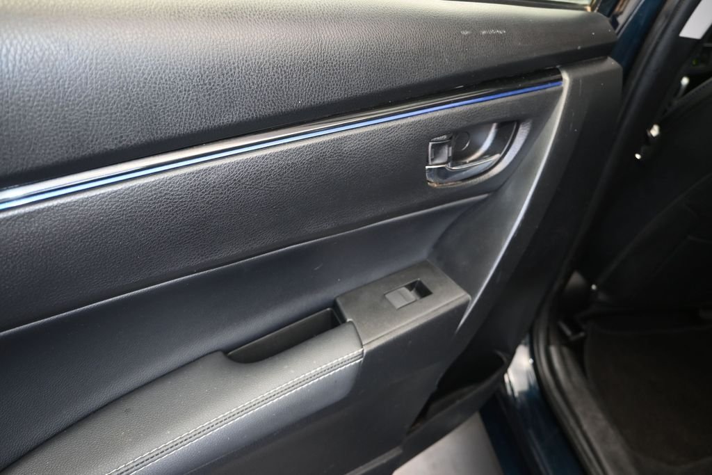 Used 2018 Blue Toyota SE image 15
