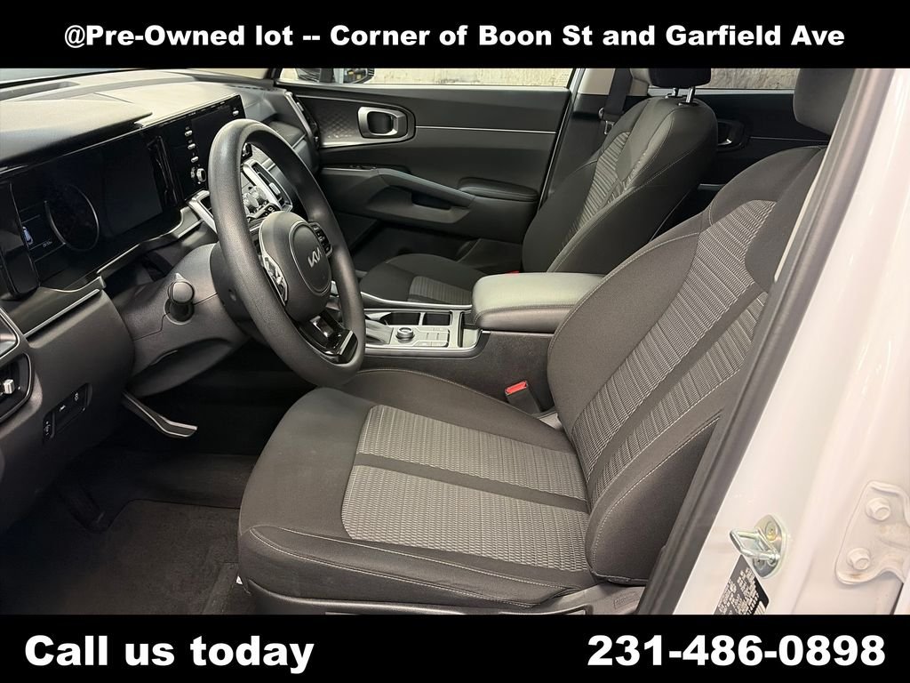Used 2022 White Kia LX image 14