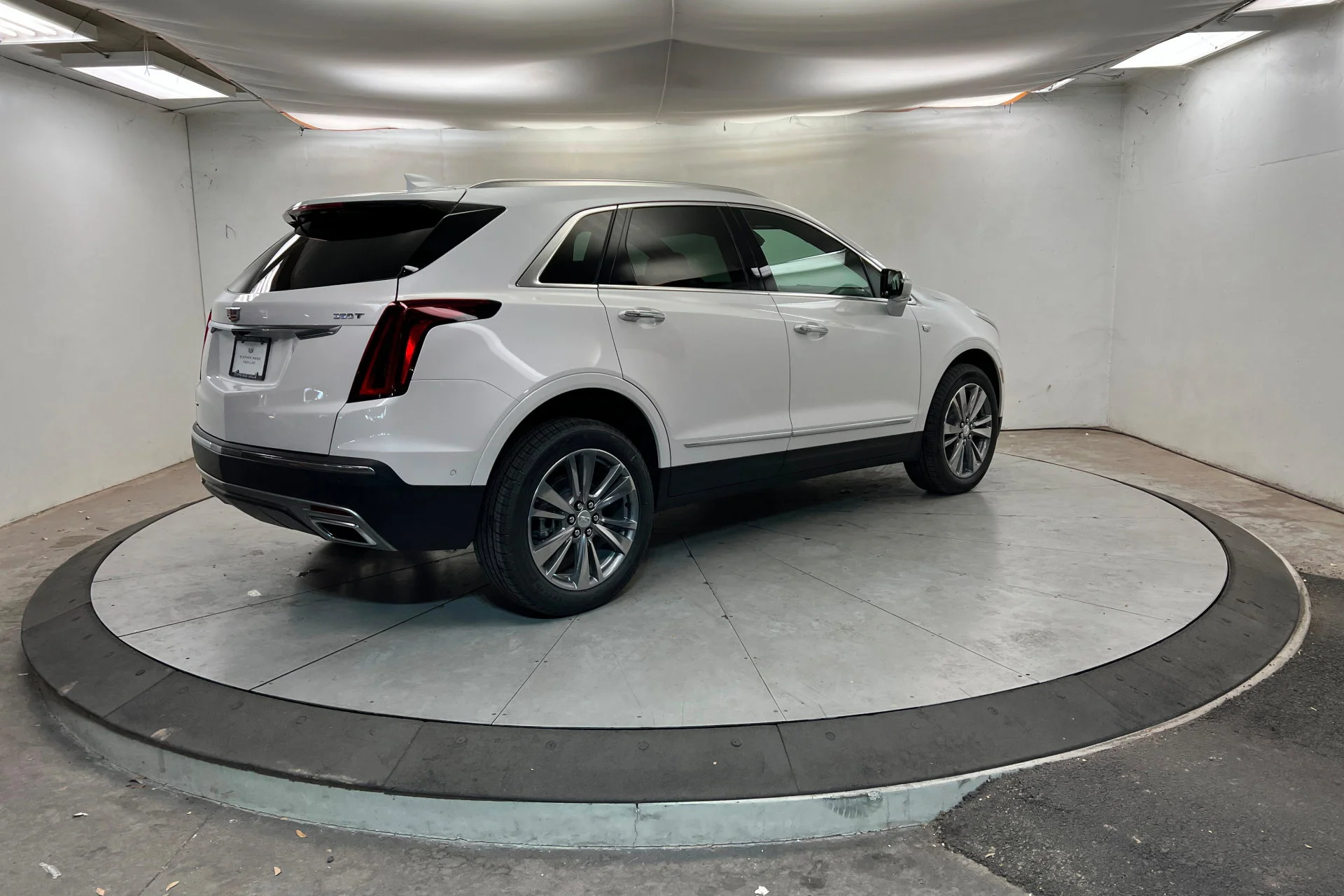 New 2026 Crystal White Tricoat Cadillac Premium Luxury image 5