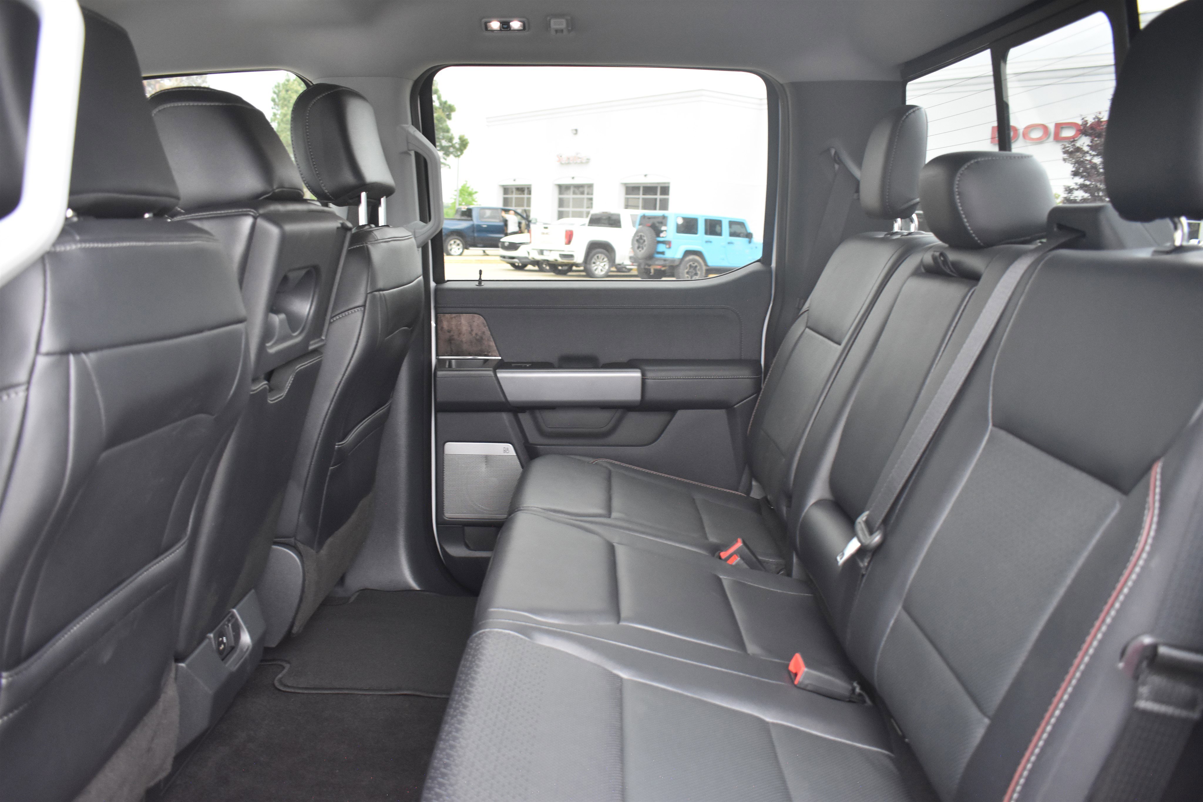 Used 2022  Ford LARIAT image 17