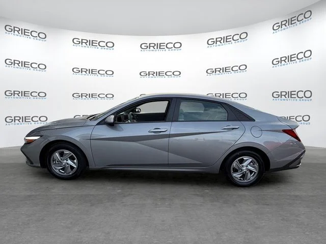 Used 2024 Metal Hyundai SE image 4