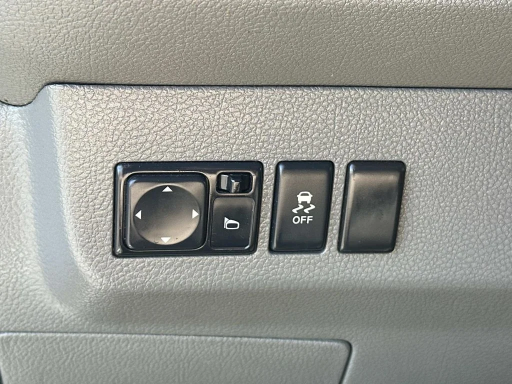 Used 2019 White Nissan S image 26