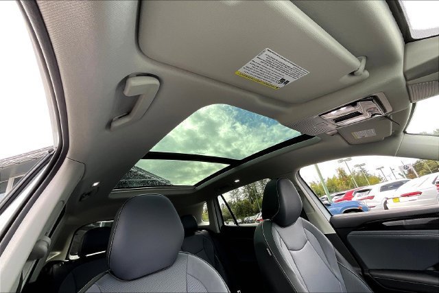2025 Volkswagen Tiguan SE - Photo 26