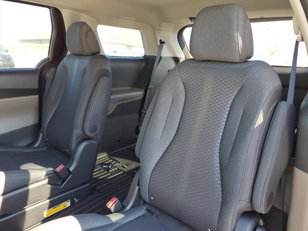 New 2026 Deep Chroma Blue Kia LX image 26