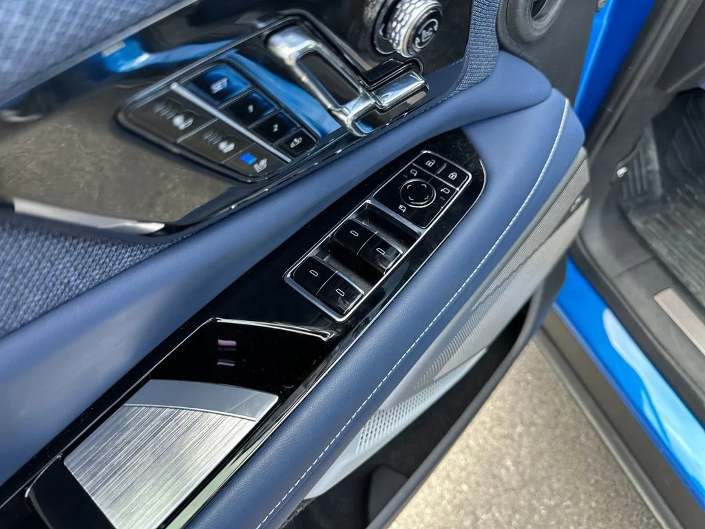 2025 Cadillac OPTIQ Luxury 2 - Photo 15