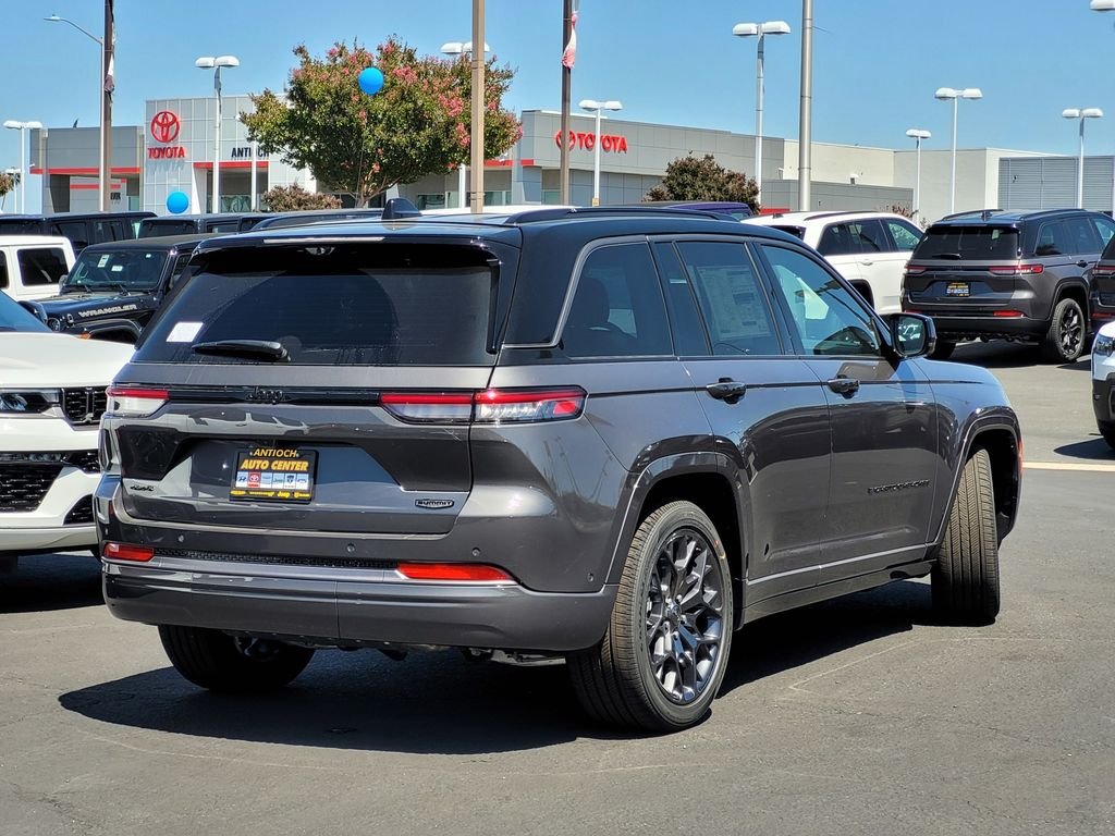 New 2026 Baltic Gray Metallic Clear-Coat Exterior Paint Jeep Summit image 3