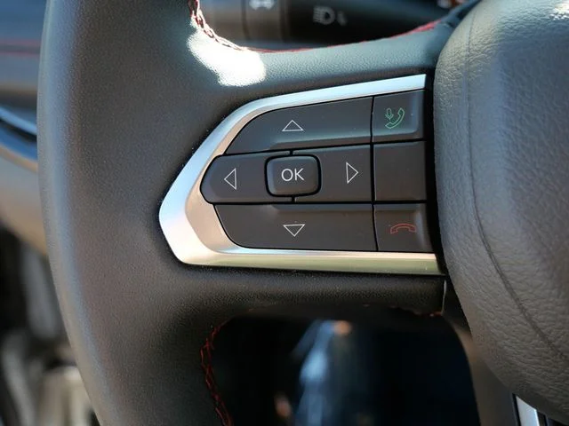 Used 2025 Silver Jeep Trailhawk image 17