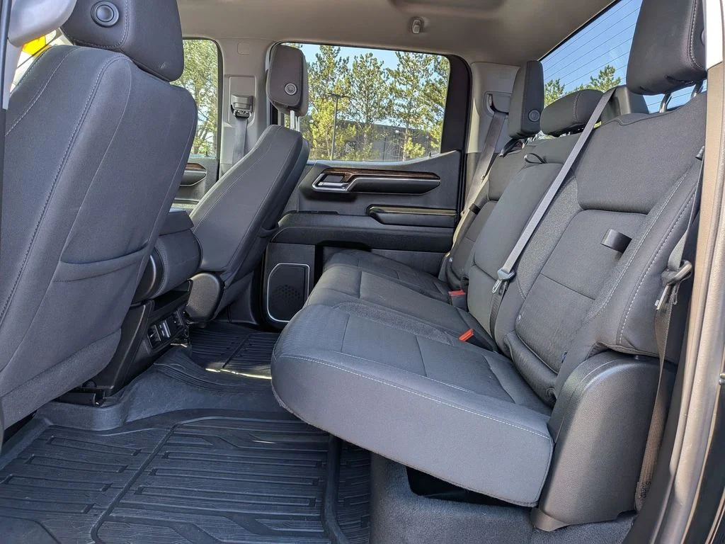 Used 2024 Onyx Black GMC Elevation image 20