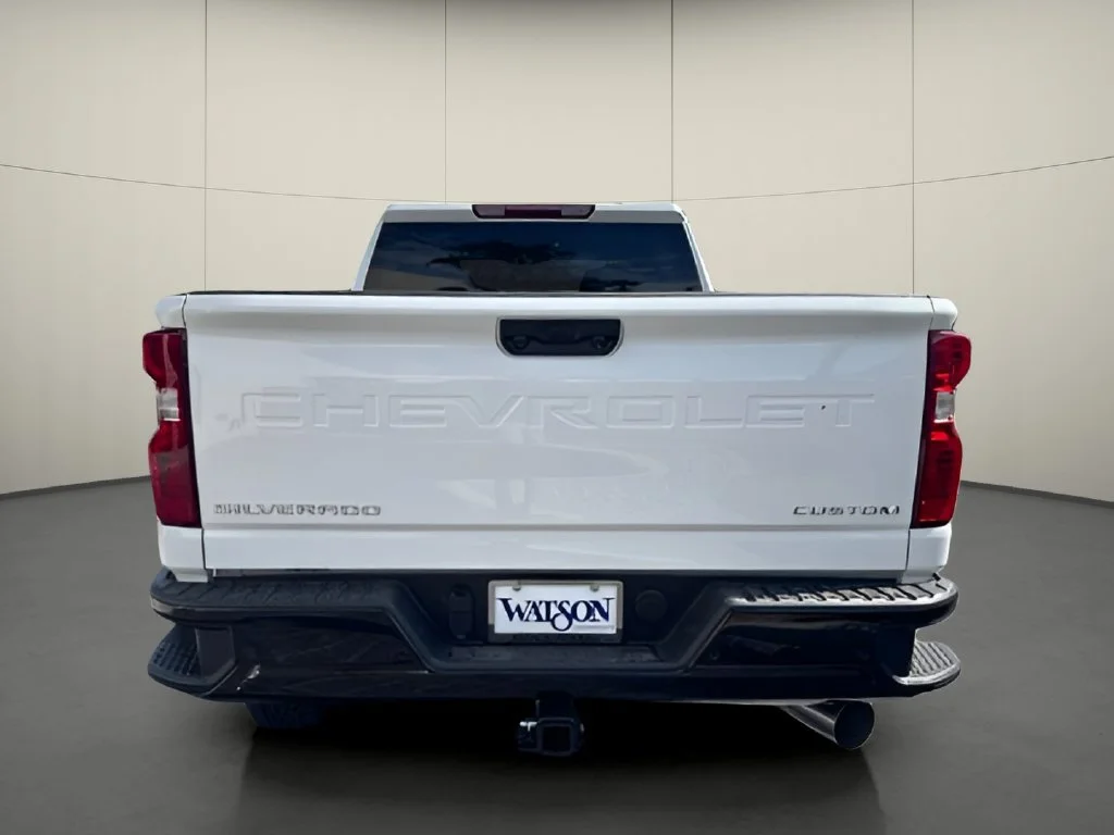 New 2026 Summit White Chevrolet Custom image 4