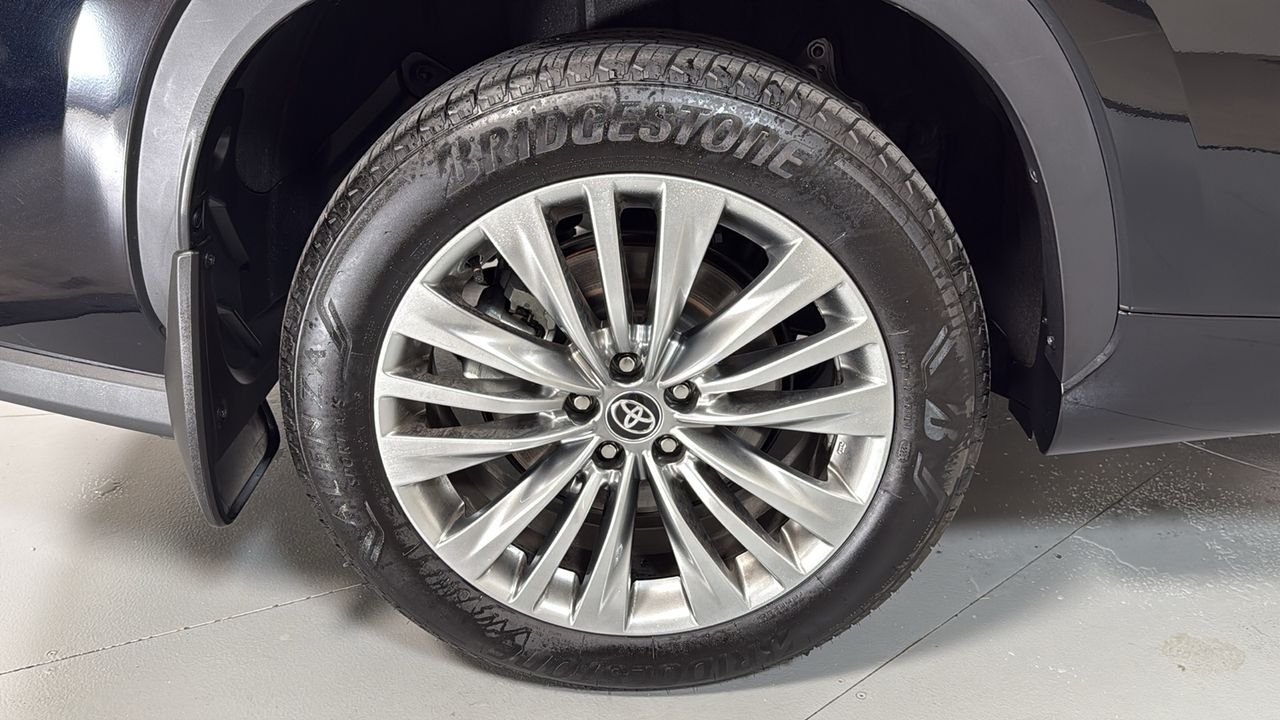 2026 Toyota Highlander Platinum - Photo 23