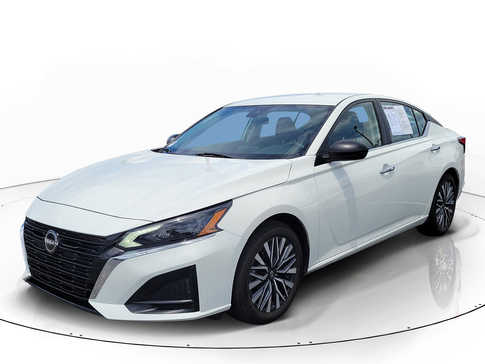 Used 2025 Glacier White Nissan SV image 2