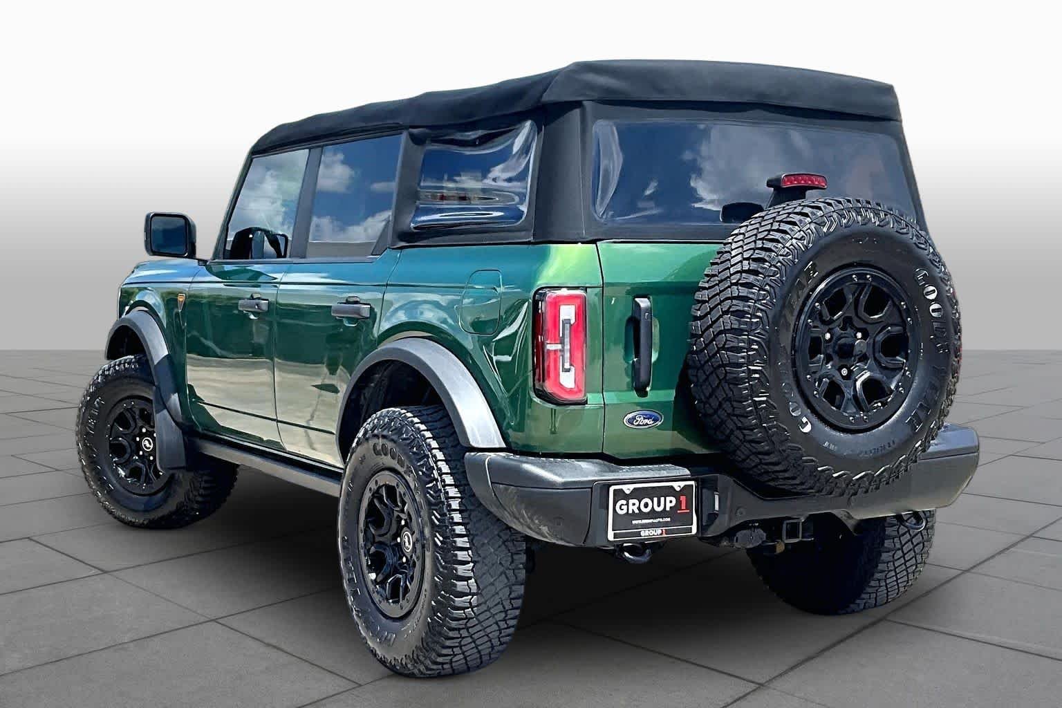 Used 2022 Eruption Green Metallic Ford Badlands image 12