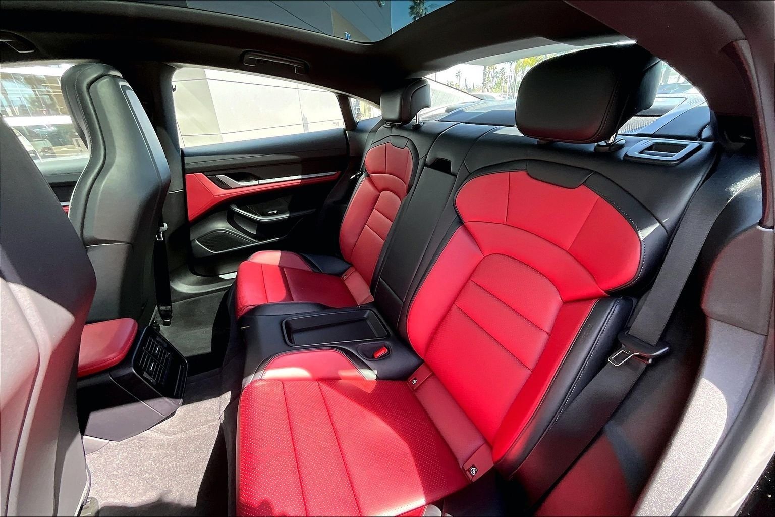 Used 2025  Porsche  image 26