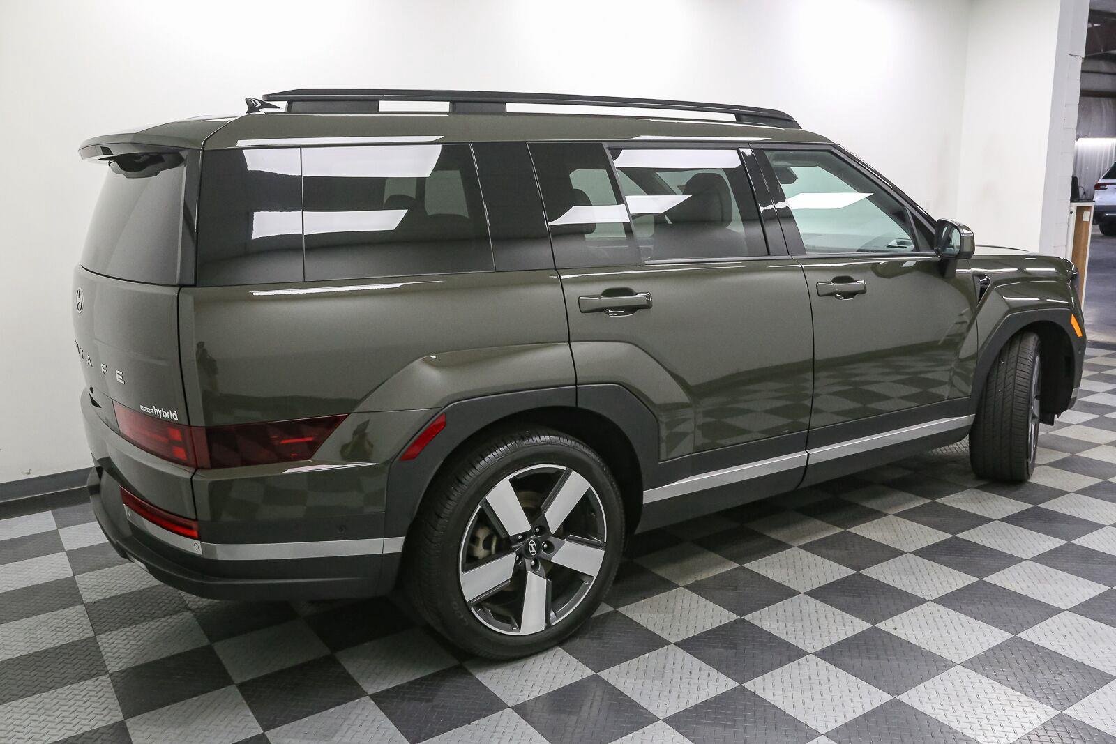 Used 2024 Rockwood Green Hyundai Limited image 8