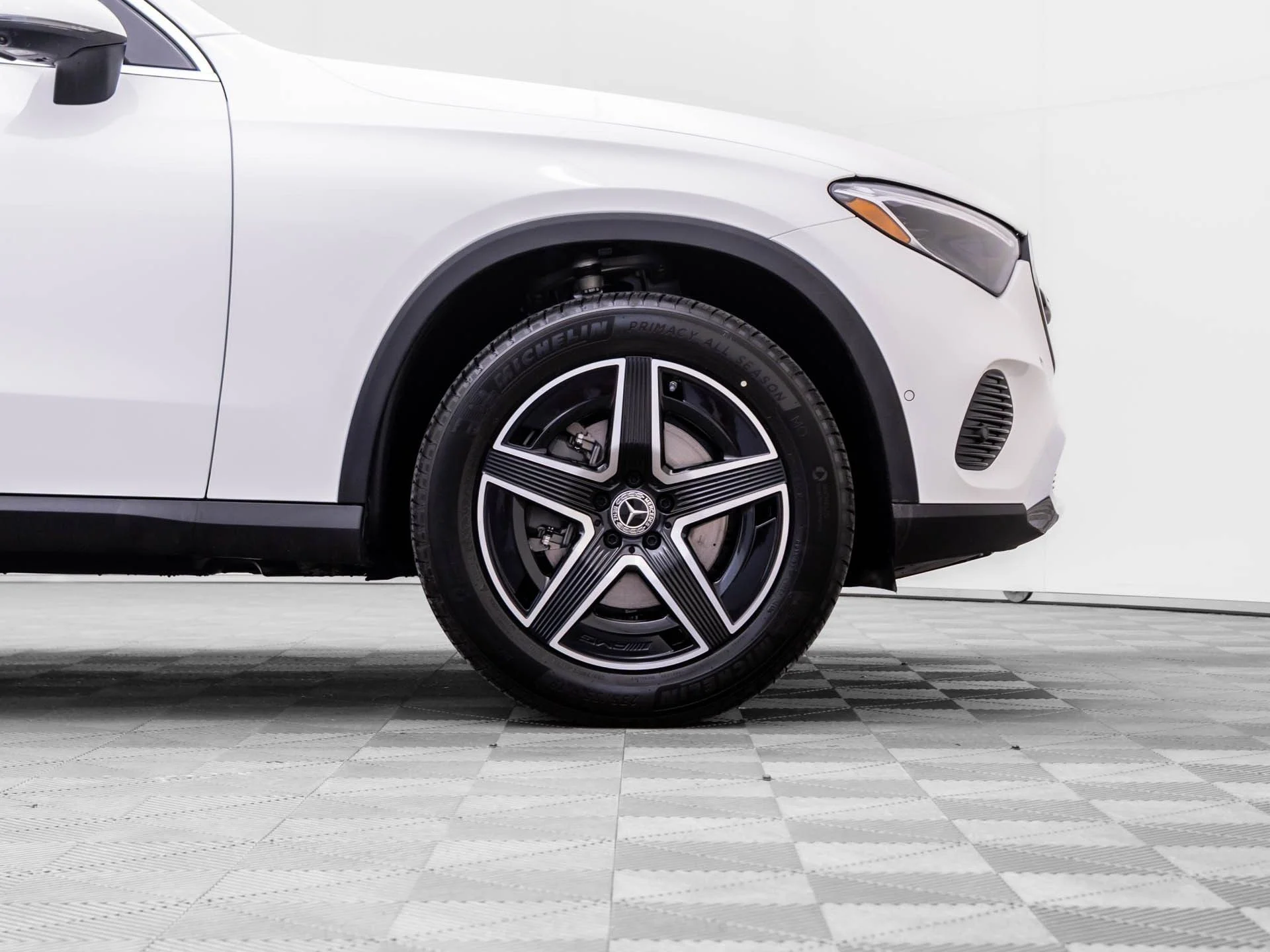 New 2026 White Mercedes-Benz GLC 300 image 32
