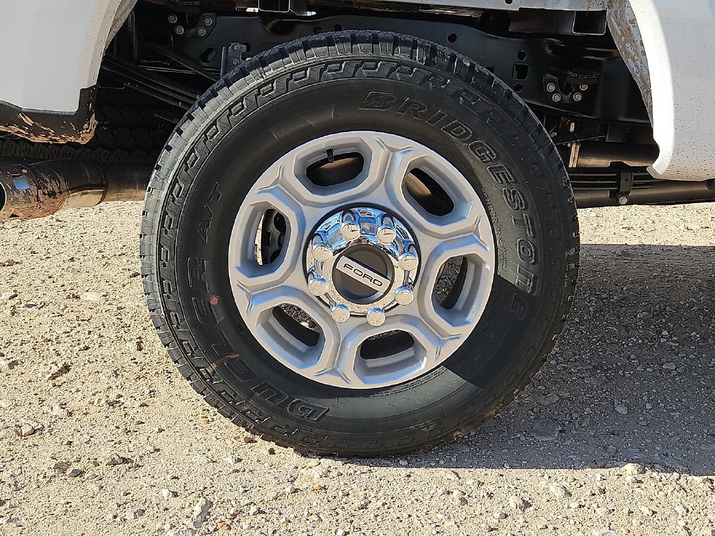 New 2027 Oxford White Ford F-350® XLT image 13
